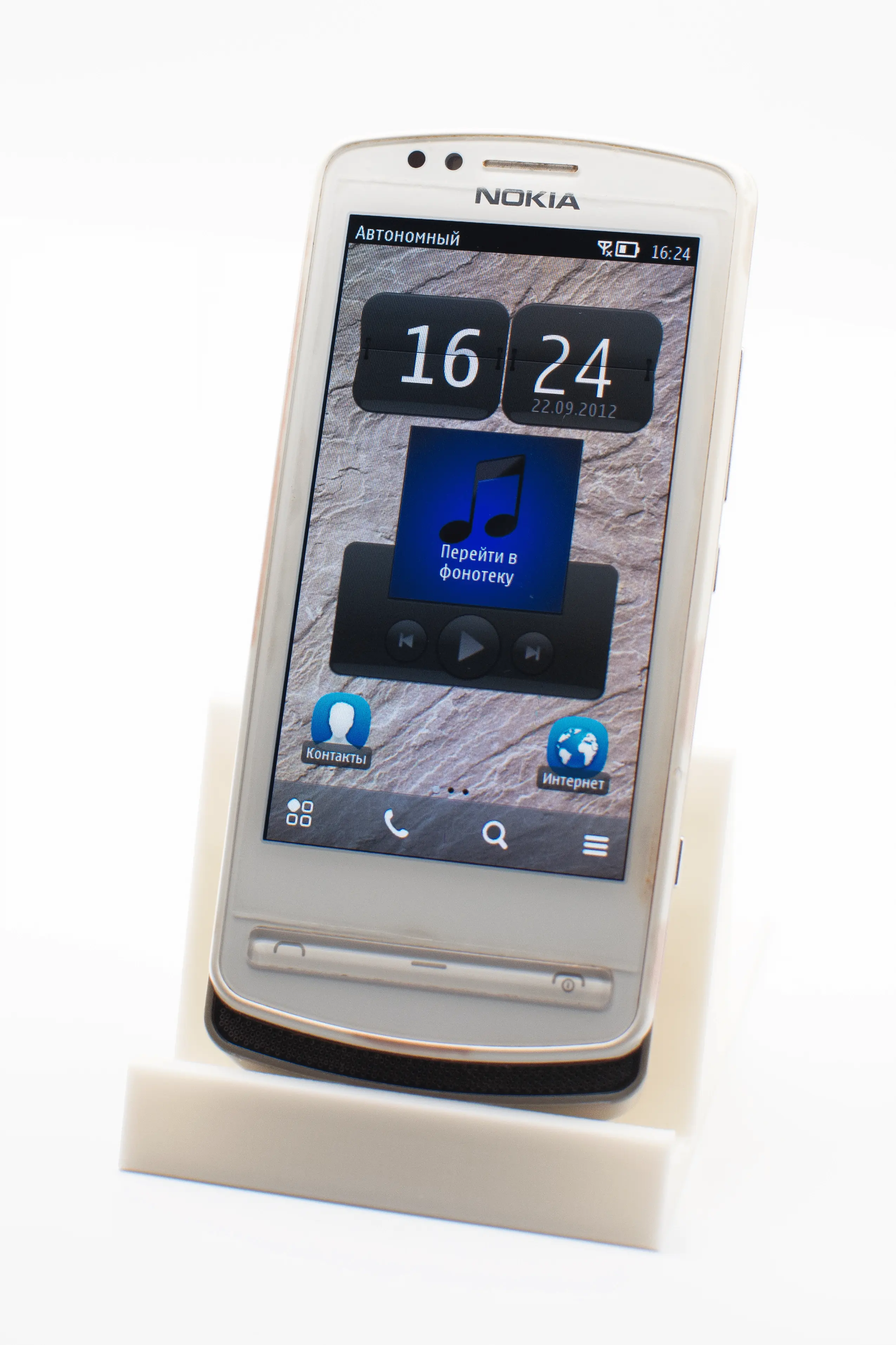 Nokia 700 — фото 1